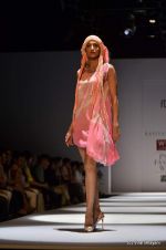 Model walk the ramp for Kavita Bhartia Show at Wills Lifestyle India Fashion Week 2012 day 2 on 7th Oct 2012 (16).JPG
